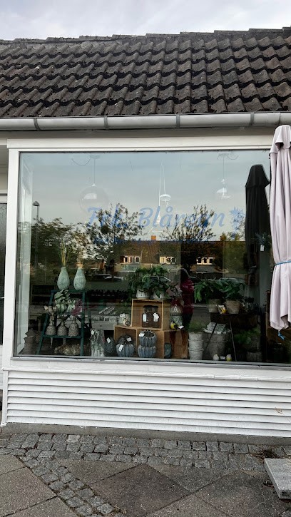 Frk Blåregn, Blomsterhandler i Lyngby-Taarbæk